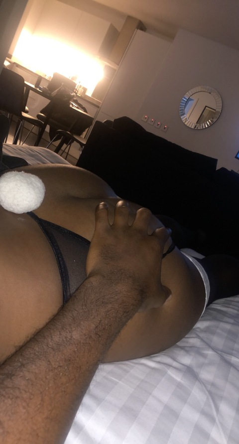 ebony_lustldn onlyfans leaked picture 2