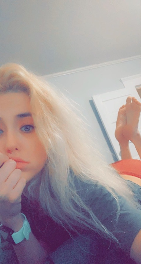 freekinziewhitney onlyfans leaked picture 2