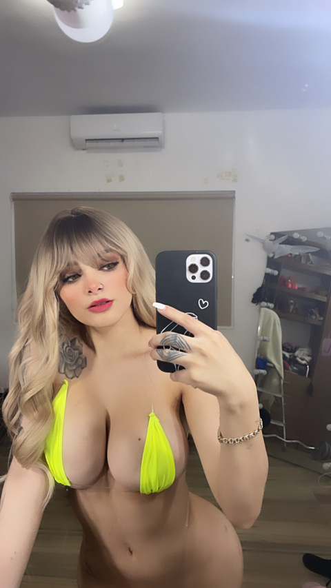 karelyruizoficial onlyfans leaked picture 2