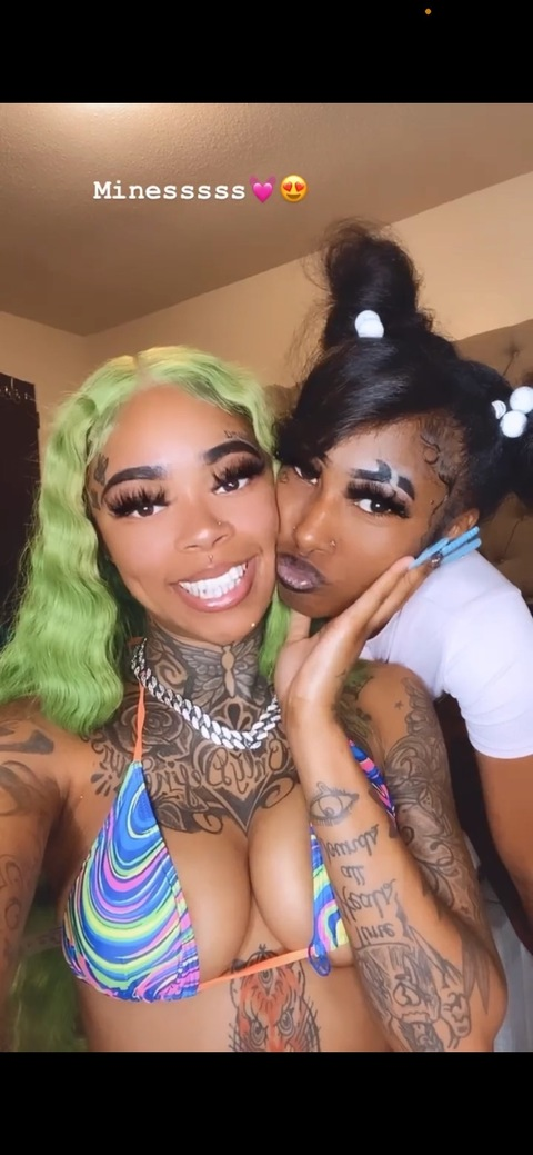 lesbifreaky onlyfans leaked picture 2