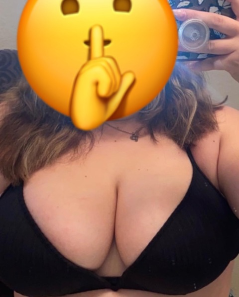 lonelygirl555 onlyfans leaked picture 2