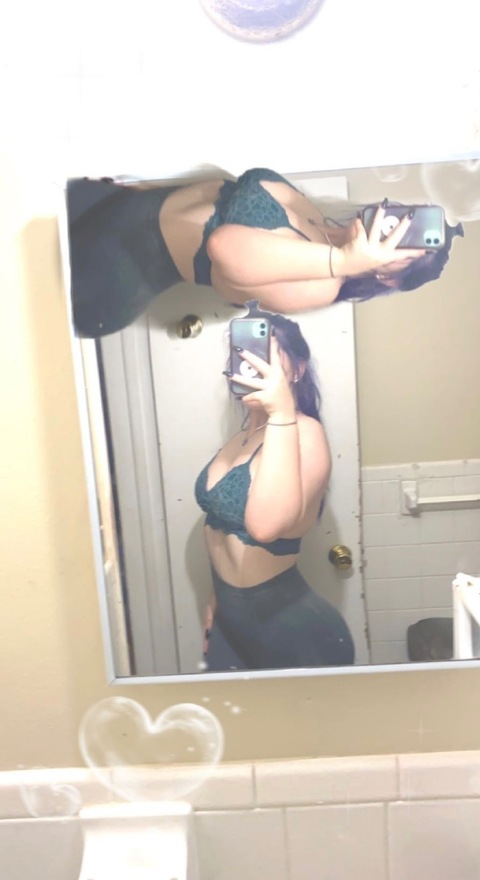 prettyyylittletrinn onlyfans leaked picture 2