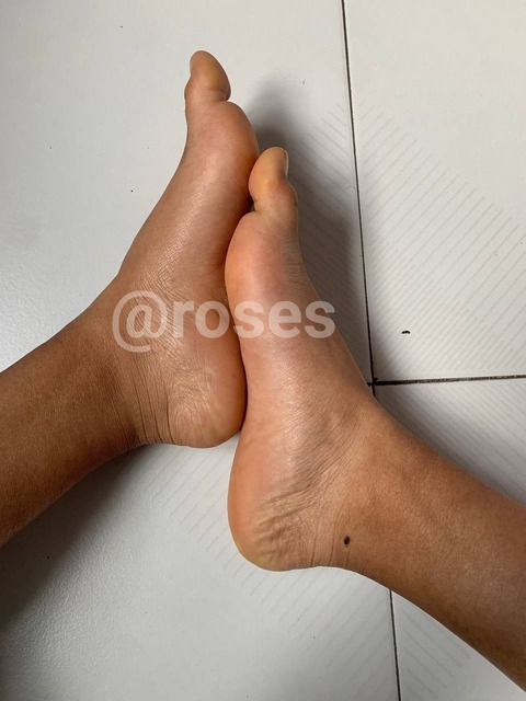 roses.official onlyfans leaked picture 2