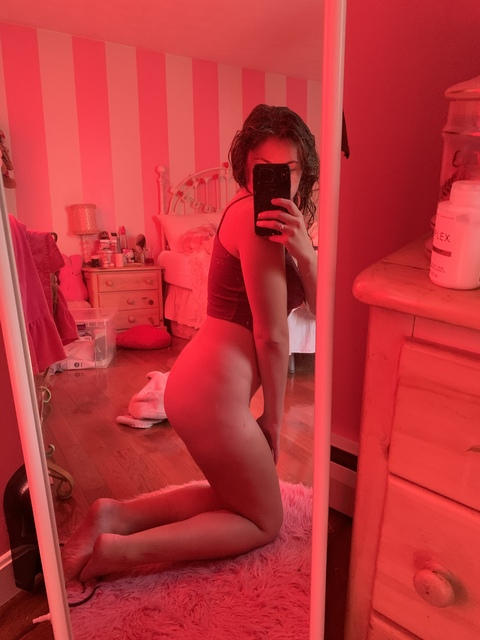 tripinonmolly onlyfans leaked picture 2