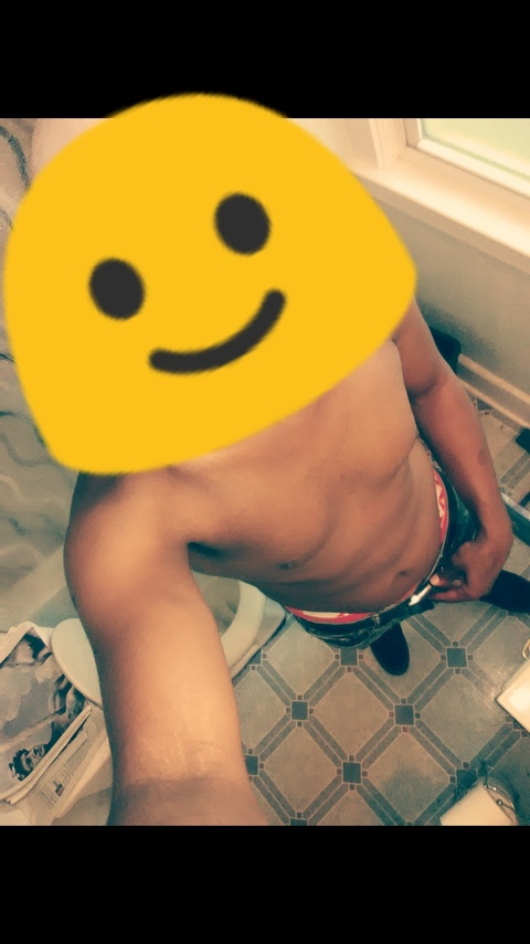 u18649418 onlyfans leaked picture 2