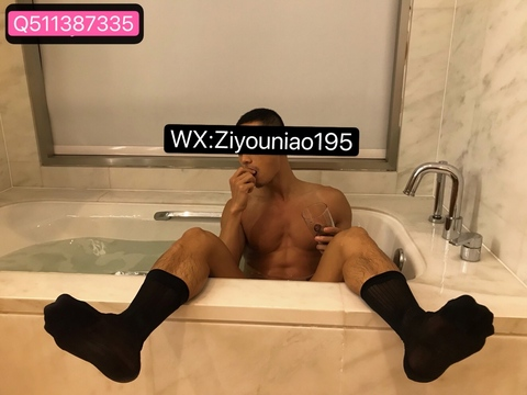 ziyouniao195 onlyfans leaked picture 2